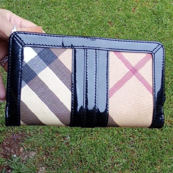 Burberry NEW Poppy Super Nova Black and Tan Wallet $599 RETAIL - Picture 3 of 14